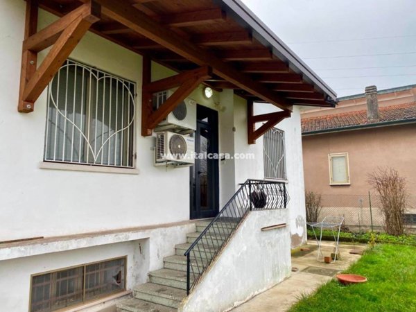 casa indipendente in vendita a Mantova in zona Lunetta-Frassino