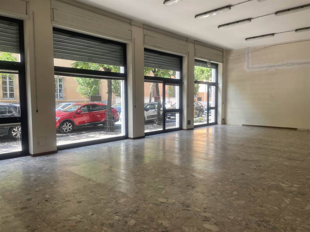 negozio in vendita a Mantova in zona Centro Storico