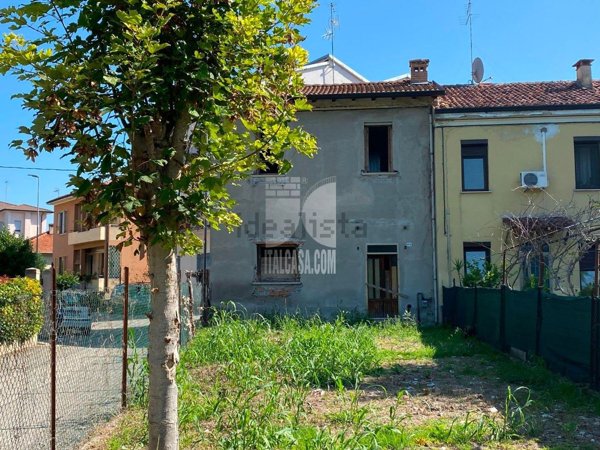 casa indipendente in vendita a Mantova