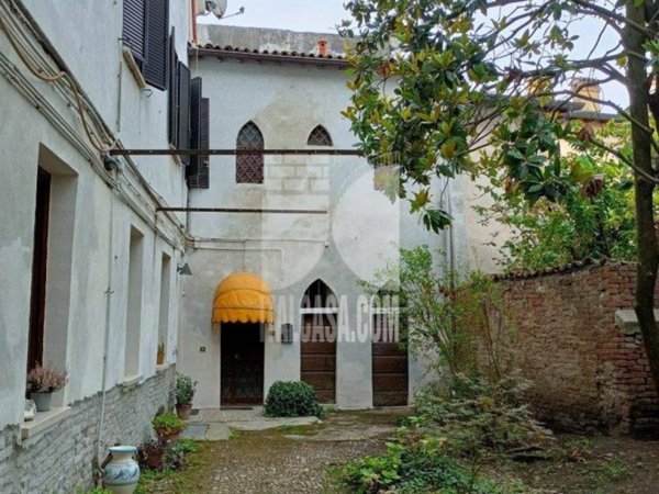 casa indipendente in vendita a Mantova