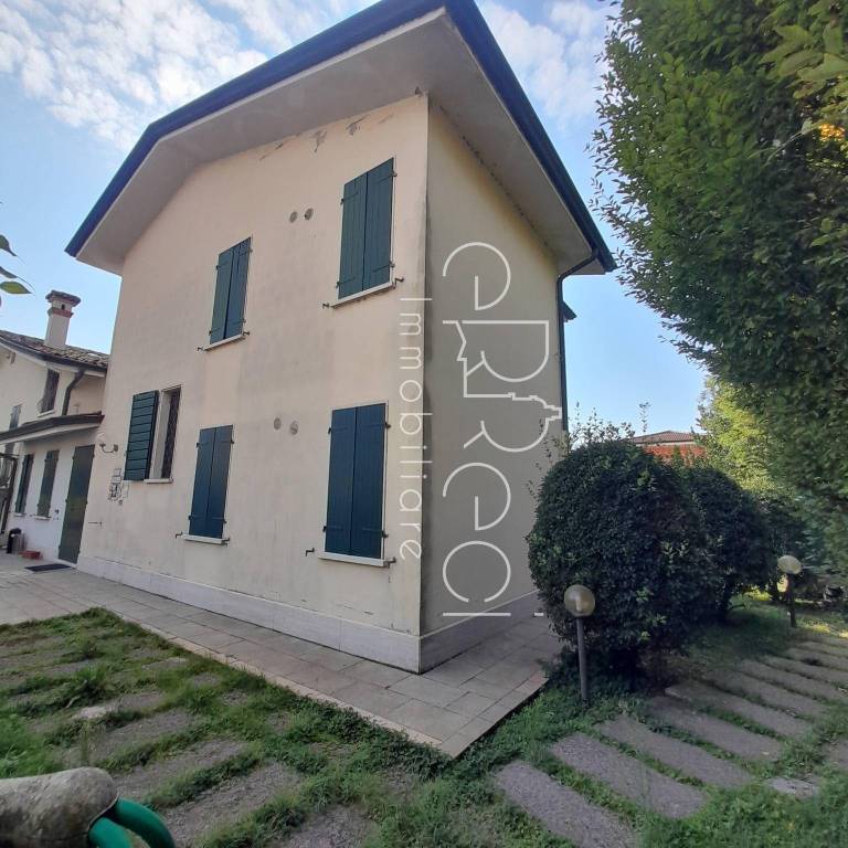 appartamento in vendita a Mantova in zona Tè Brunetti