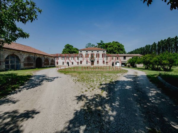 casa indipendente in vendita a Mantova