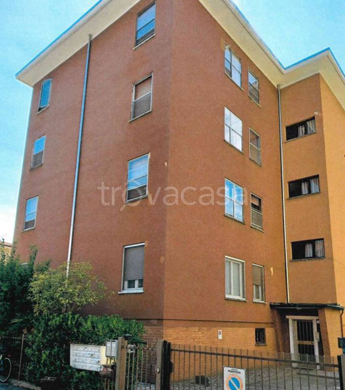appartamento in vendita a Mantova in zona Tè Brunetti