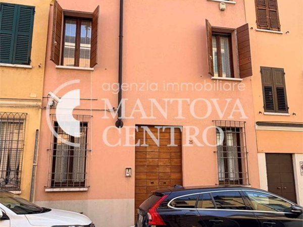 casa indipendente in vendita a Mantova
