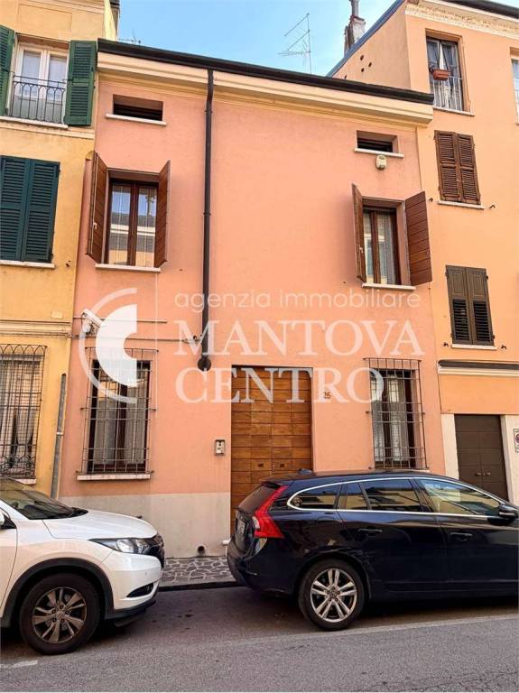 casa indipendente in vendita a Mantova