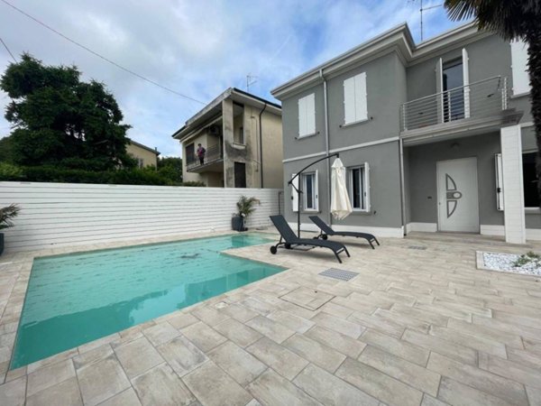 casa indipendente in vendita a Mantova in zona Castelnuovo