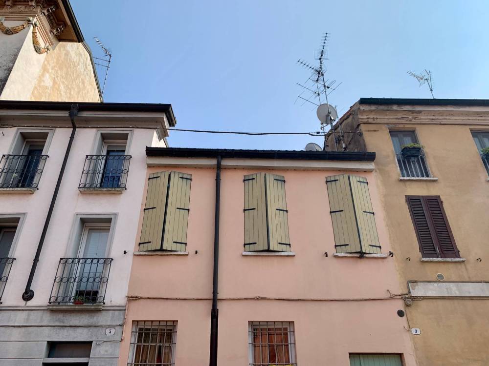casa indipendente in vendita a Mantova in zona Centro Storico