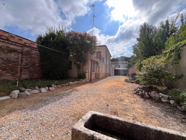 appartamento in vendita a Mantova in zona Centro Storico