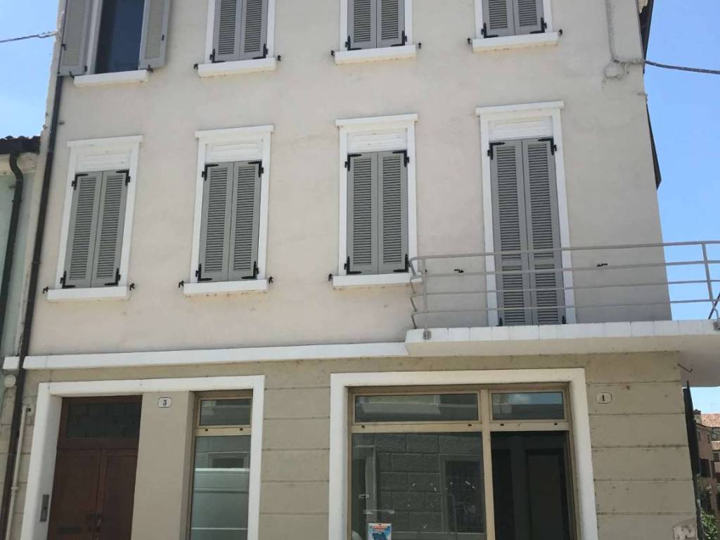 negozio in vendita a Mantova in zona Centro Storico