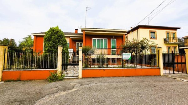 casa indipendente in vendita a Mantova in zona Chiesanuova