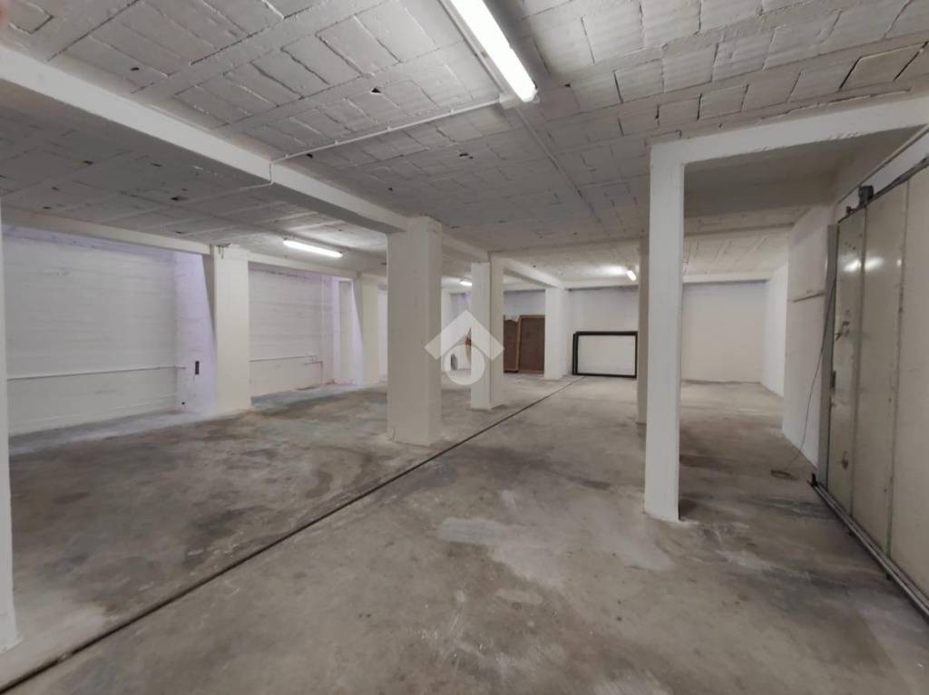 locale di sgombero in vendita a Mantova in zona Valletta Valsecchi