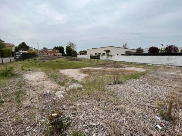 terreno edificabile in vendita a Mantova in zona Chiesanuova