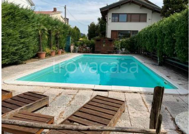 casa indipendente in vendita a Mantova in zona Strada Dosso del Corso