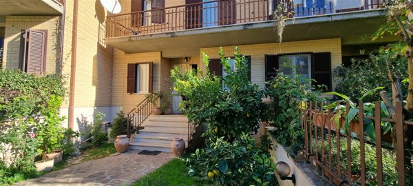 casa indipendente in vendita a Mantova in zona Castelnuovo