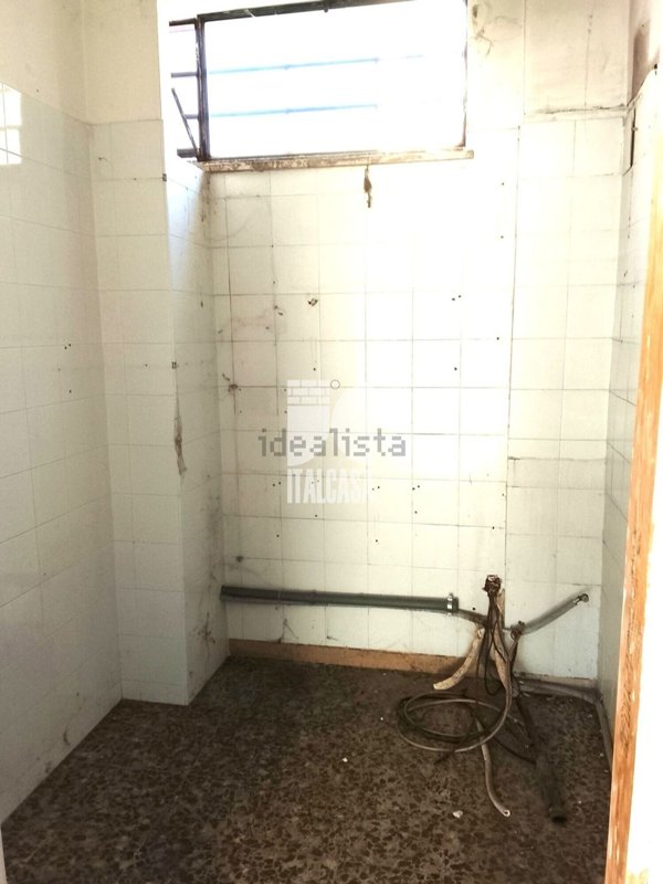 negozio in vendita a Mantova in zona Valletta Valsecchi