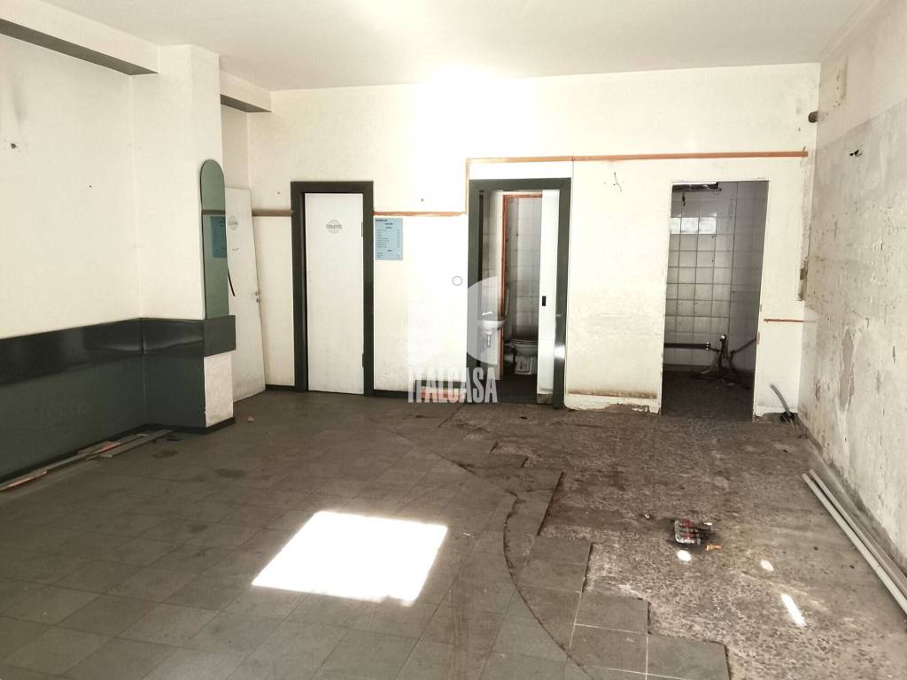 negozio in vendita a Mantova in zona Valletta Valsecchi