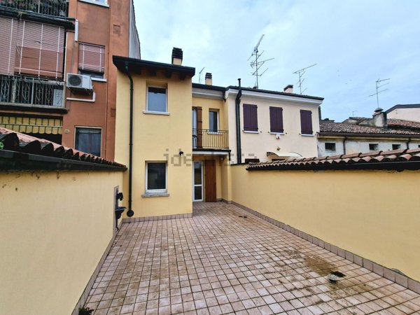 casa indipendente in vendita a Mantova in zona Corso Vittorio Emanuele II