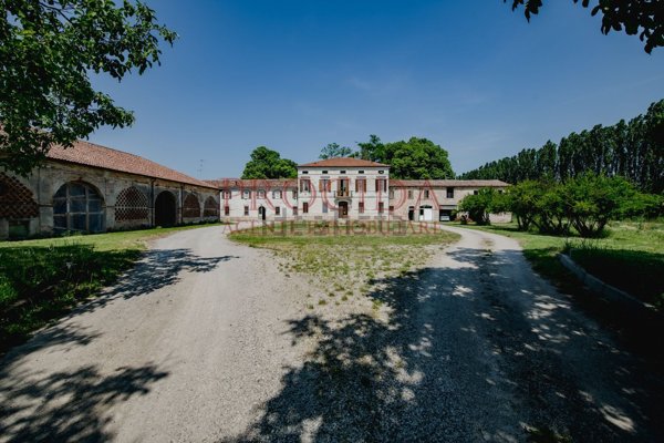 casa indipendente in vendita a Mantova