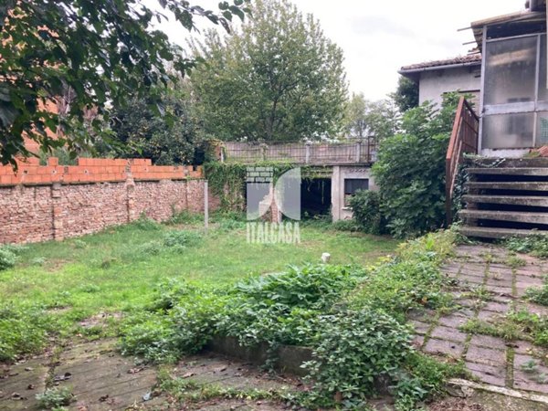 casa indipendente in vendita a Mantova in zona Centro Storico