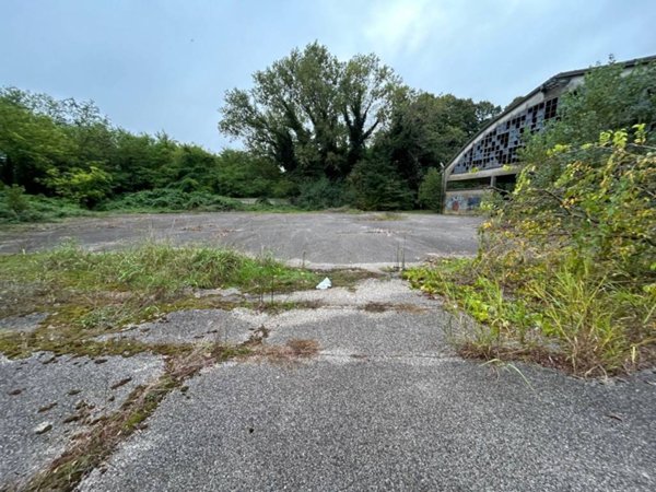 locale commerciale in vendita a Mantova in zona Cittadella