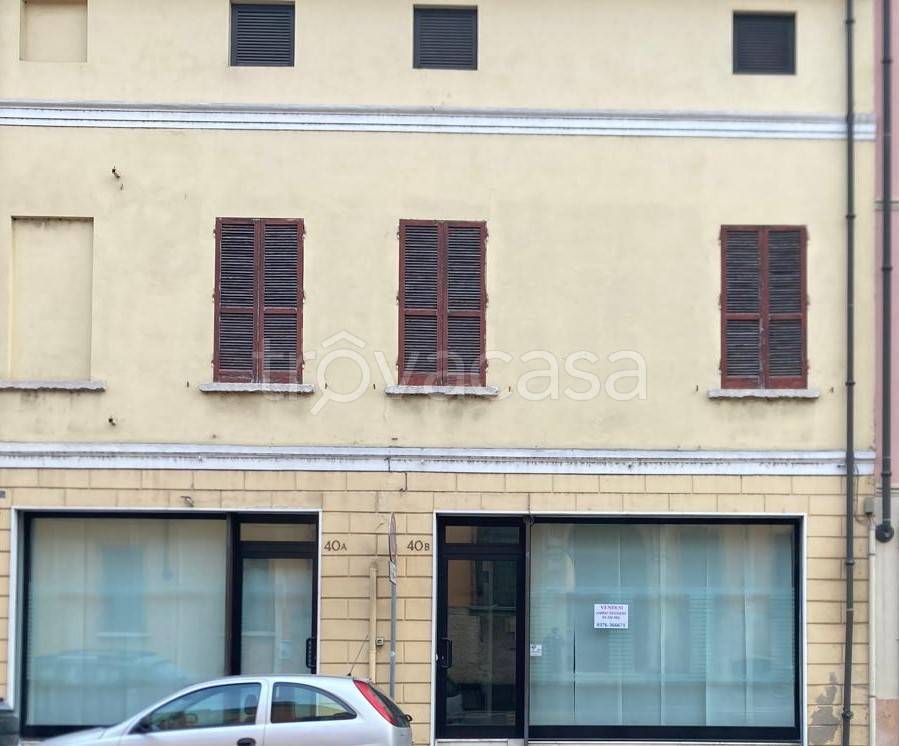 negozio in vendita a Mantova in zona Centro Storico