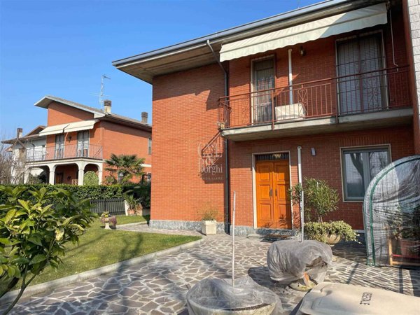 casa indipendente in vendita a Mantova in zona Castelnuovo