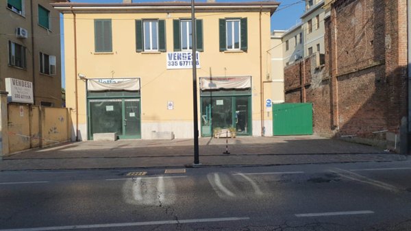 negozio in vendita a Mantova in zona Cittadella