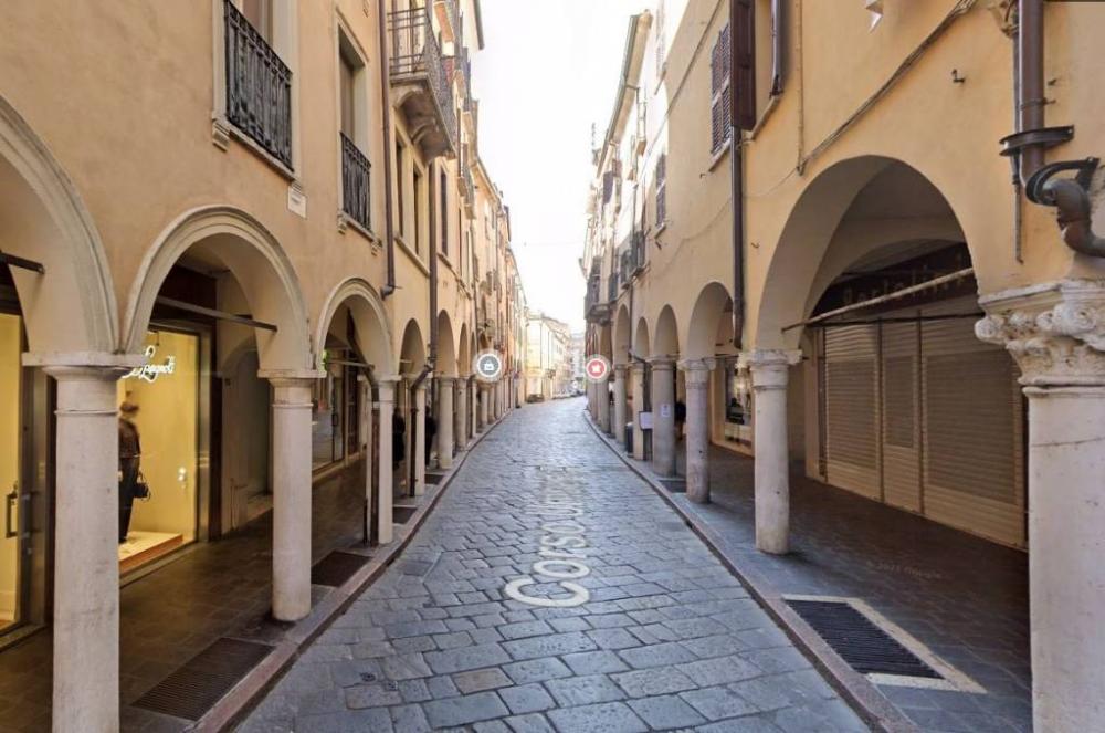 locale commerciale in vendita a Mantova in zona Centro Storico