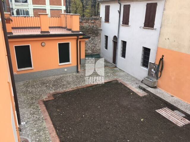 quadrivano in vendita a Mantova in zona Centro Storico