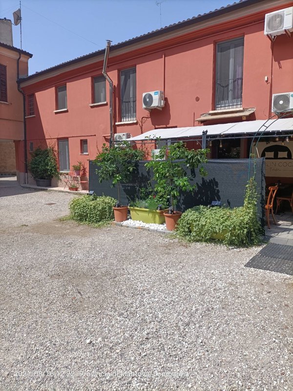 casa indipendente in vendita a Mantova in zona Centro Storico