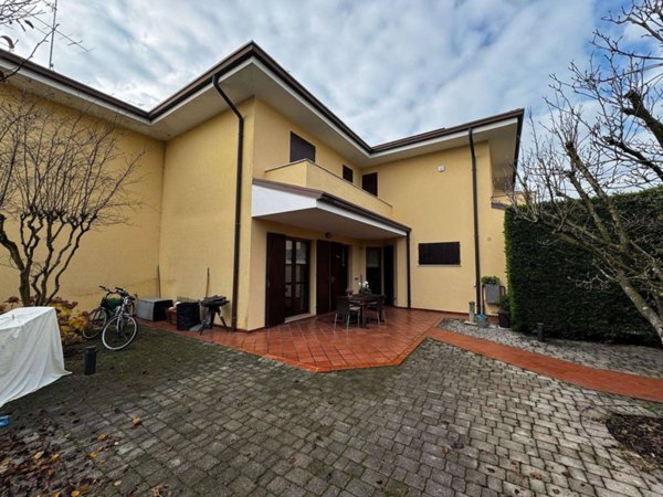 casa indipendente in vendita a Mantova