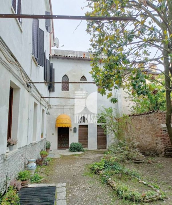 appartamento in vendita a Mantova in zona Centro Storico