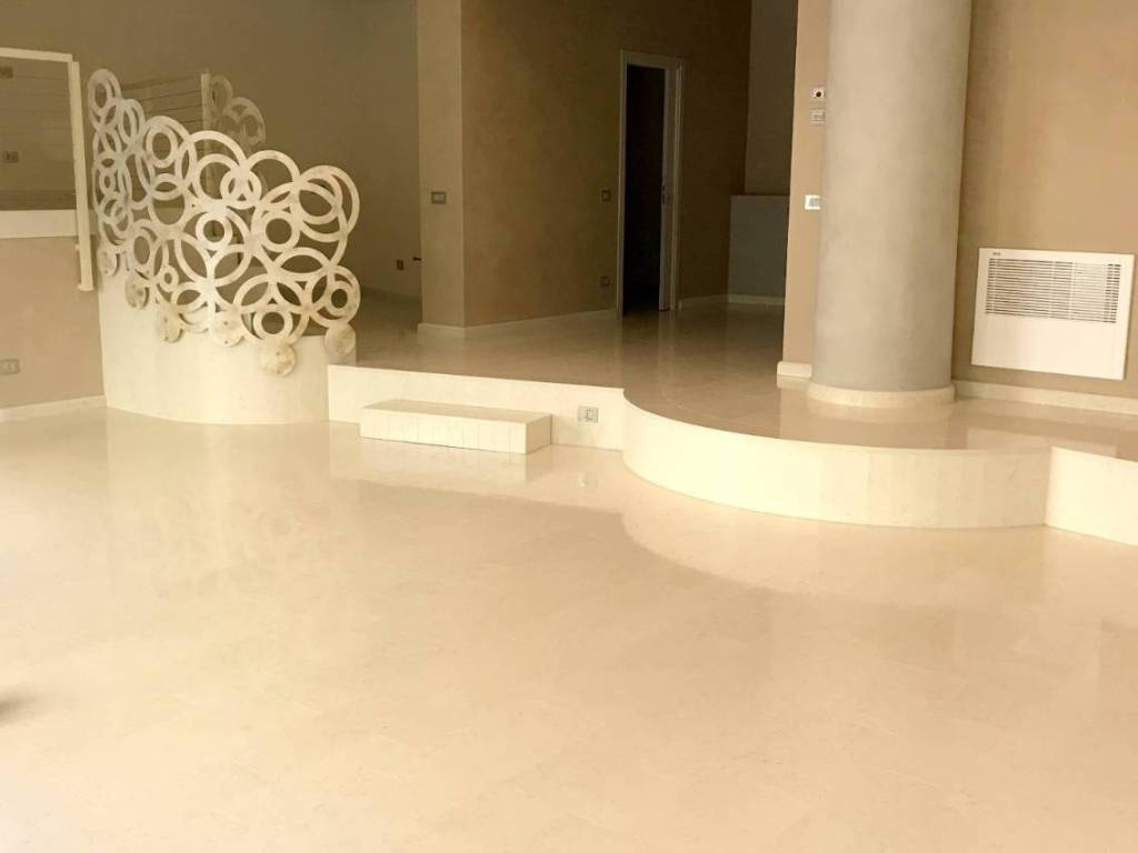 negozio in vendita a Mantova