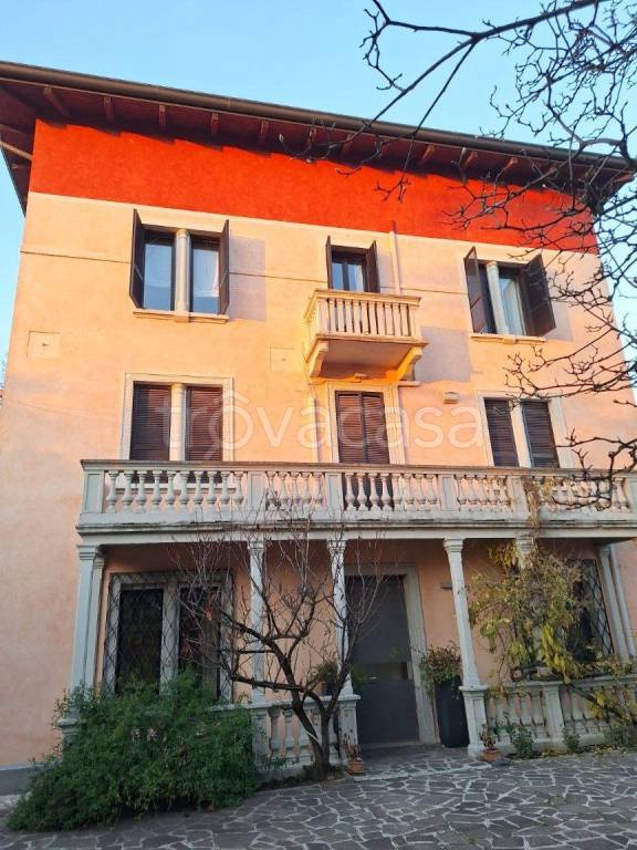 casa indipendente in vendita a Mantova in zona Belfiore