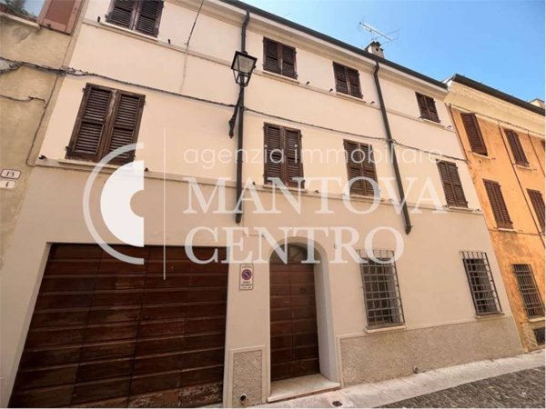 casa indipendente in vendita a Mantova in zona Centro Storico