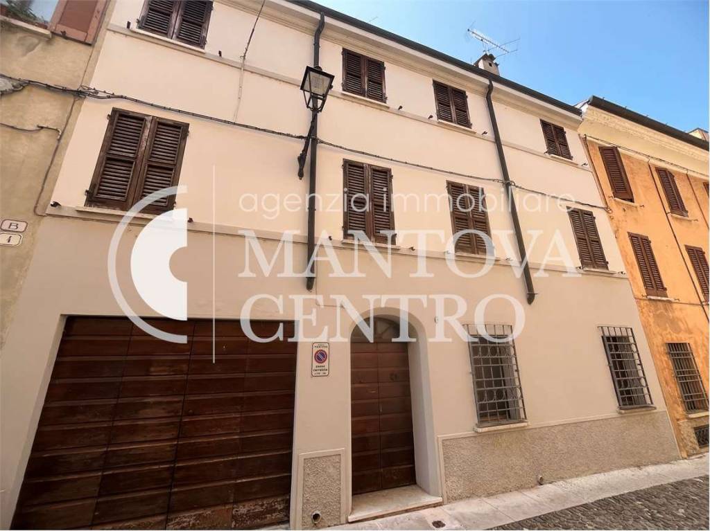 casa indipendente in vendita a Mantova in zona Centro Storico