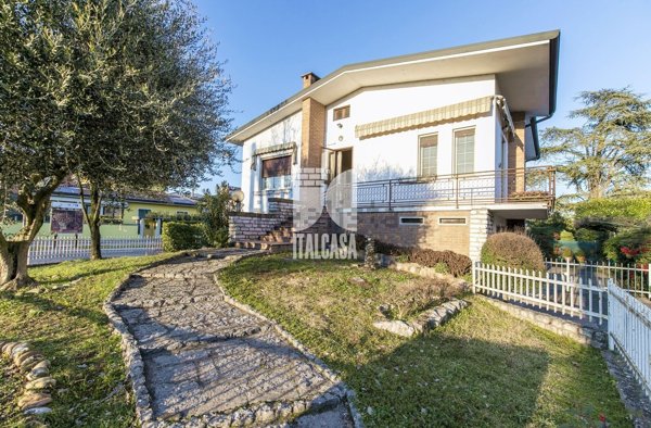 casa indipendente in vendita a Mantova in zona Frassino