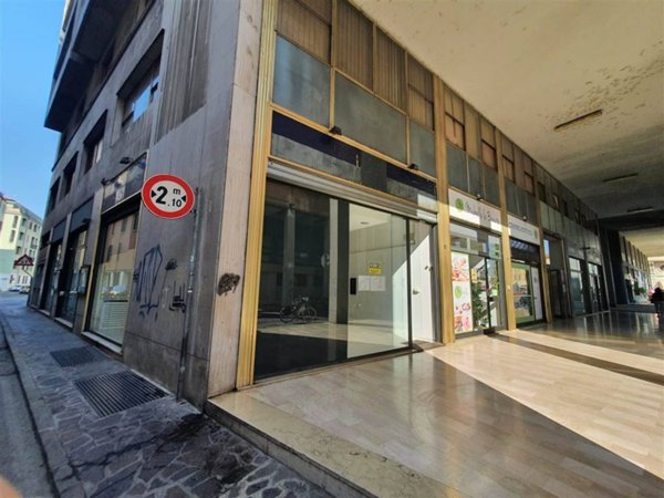 negozio in vendita a Mantova in zona Centro Storico