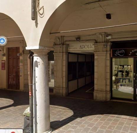 negozio in vendita a Mantova in zona Centro Storico