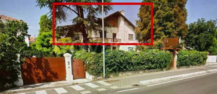 negozio in vendita a Mantova in zona Strada Dosso del Corso