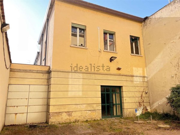 negozio in vendita a Mantova in zona Centro Storico