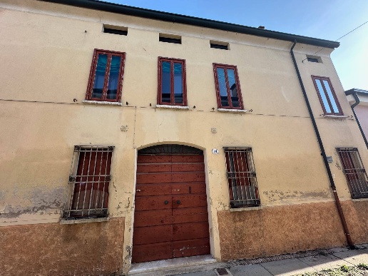 casa indipendente in vendita a Mantova in zona Centro Storico