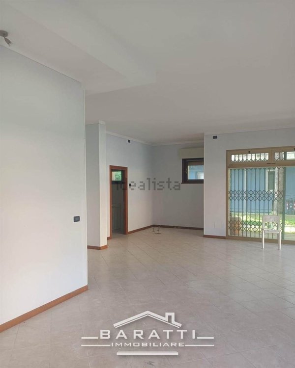 locale commerciale in vendita a Mantova in zona Belfiore