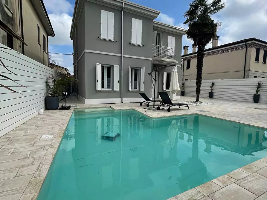 casa indipendente in vendita a Mantova in zona Castelnuovo