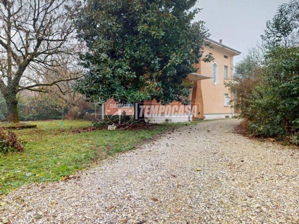 casa indipendente in vendita a Mantova in zona Strada Dosso del Corso