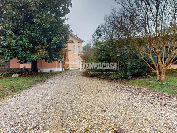 casa indipendente in vendita a Mantova in zona Centro Storico