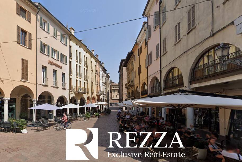 negozio in vendita a Mantova in zona Centro Storico