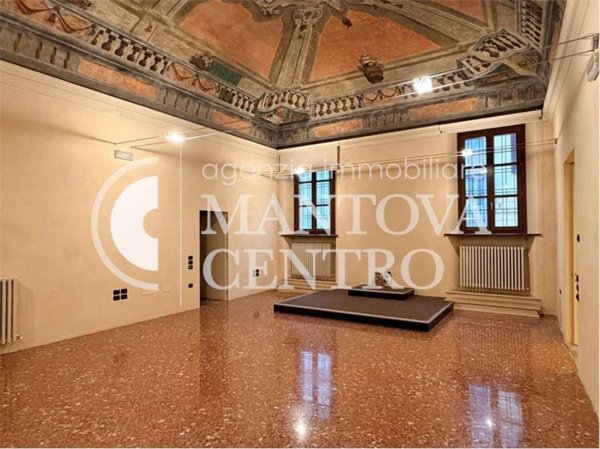 ufficio in vendita a Mantova in zona Centro Storico