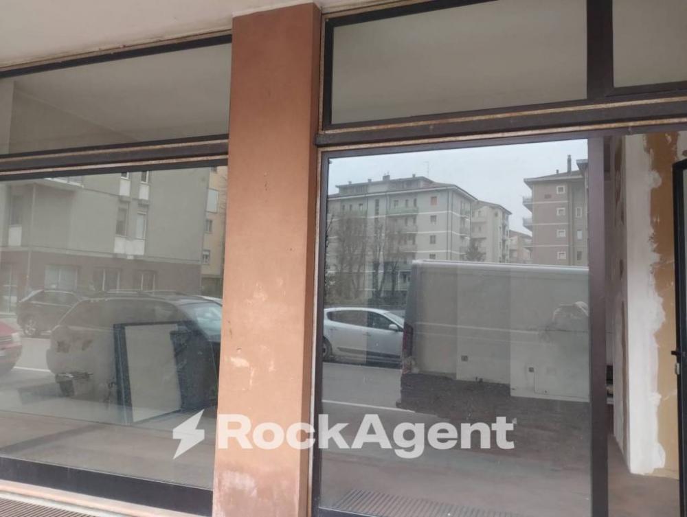 negozio in vendita a Mantova in zona Centro Storico
