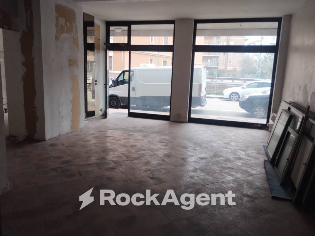 negozio in vendita a Mantova in zona Valletta Valsecchi